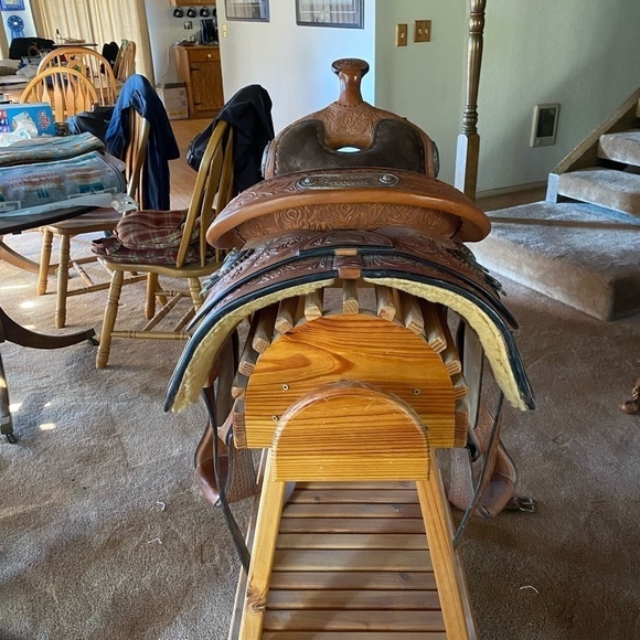 Broken Horn Western Saddle - Picture 6 of 16